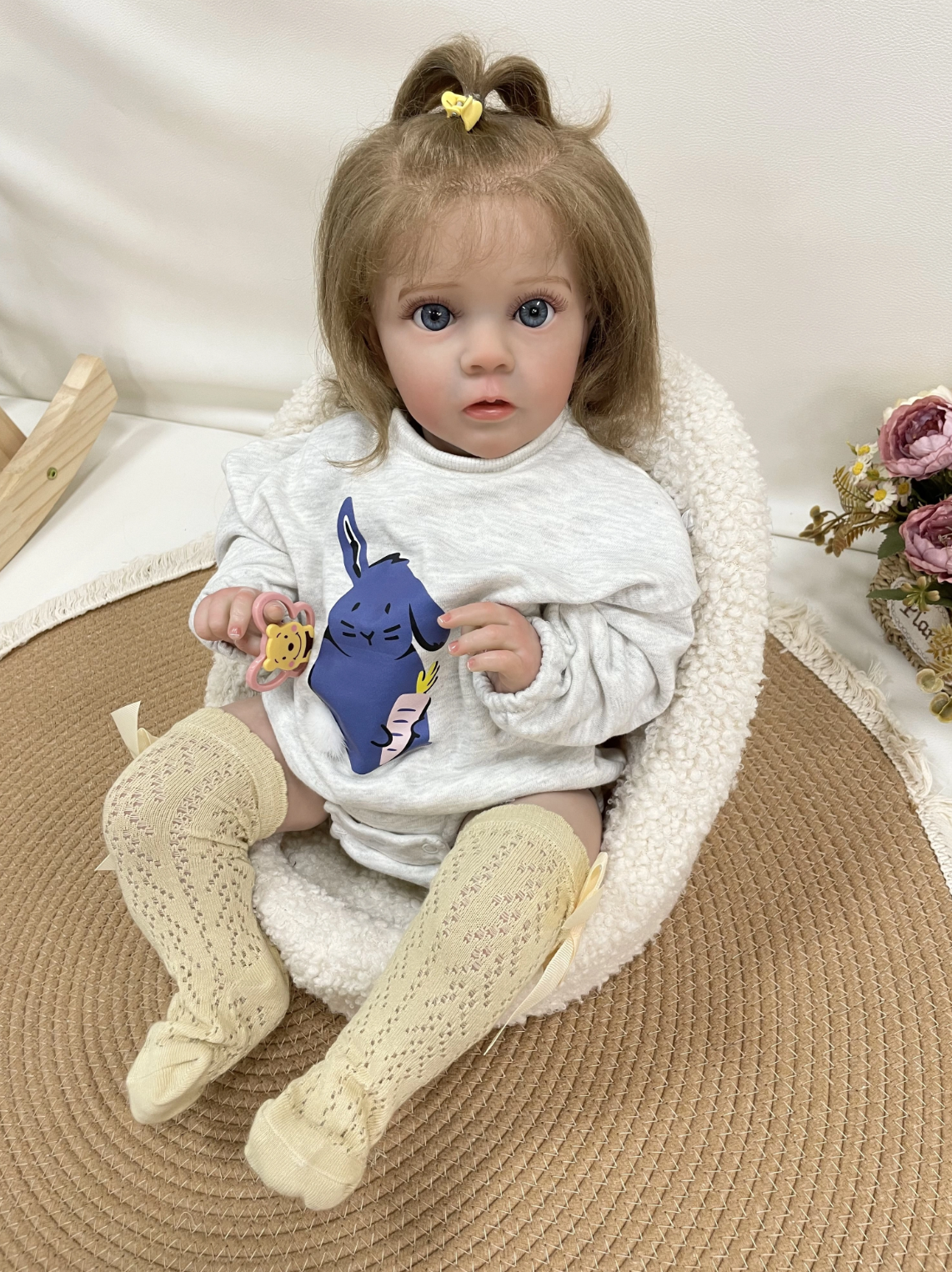Clara stor dukke der ligner en rigtig baby