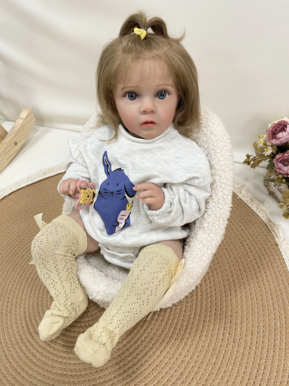 Clara stor dukke der ligner en rigtig baby