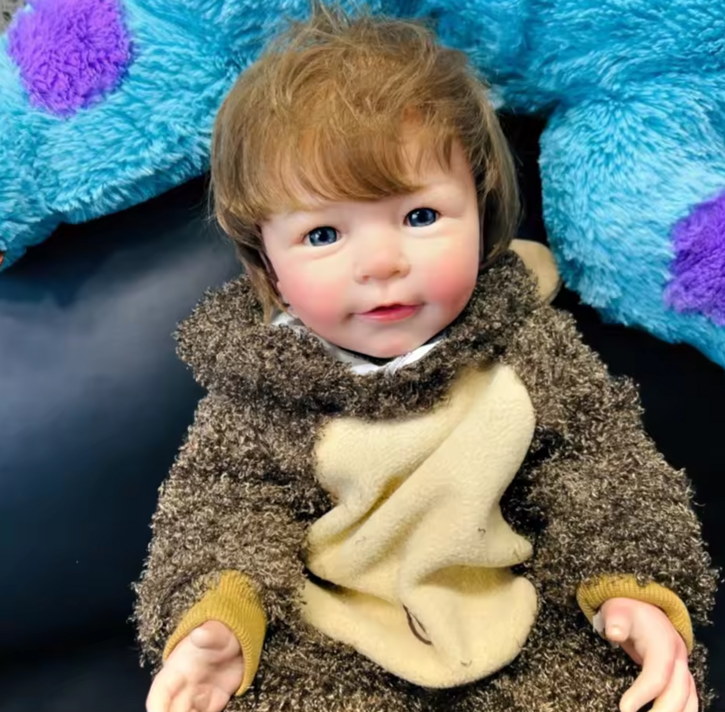 Lisa sovende babydukke med blød stofkrop
