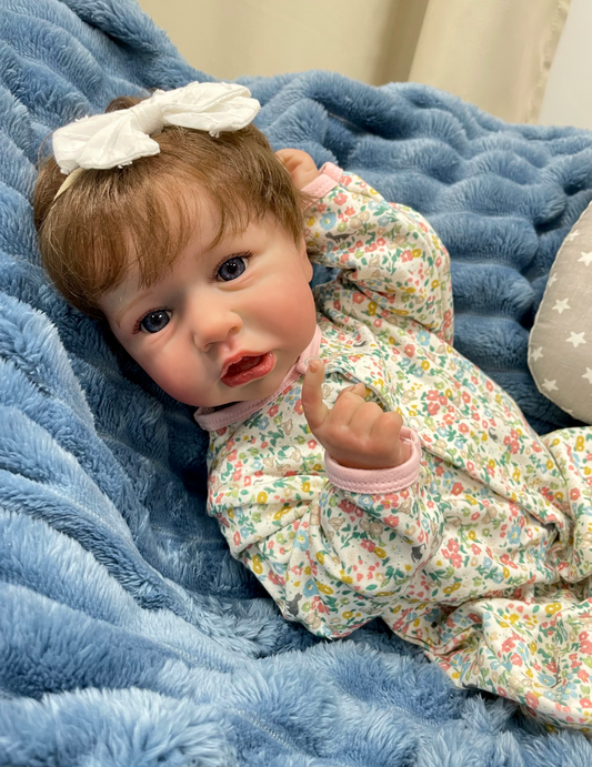 Maya babydukke i fuld vinyl med malet hår