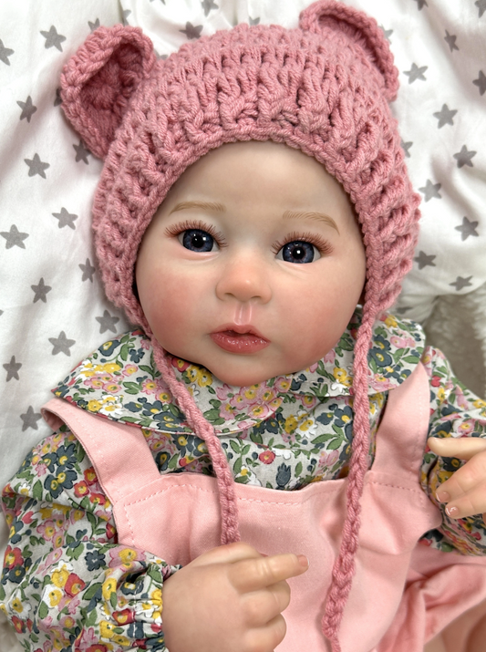 Olivia smilende babydukke med blå øjne