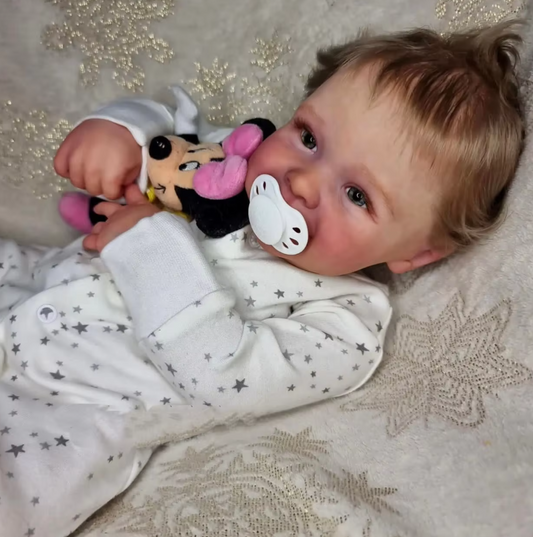 Millie smilende babydukke med blå øjne