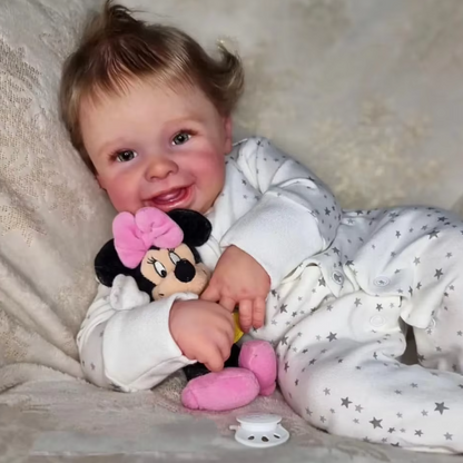 Millie smilende babydukke med blå øjne